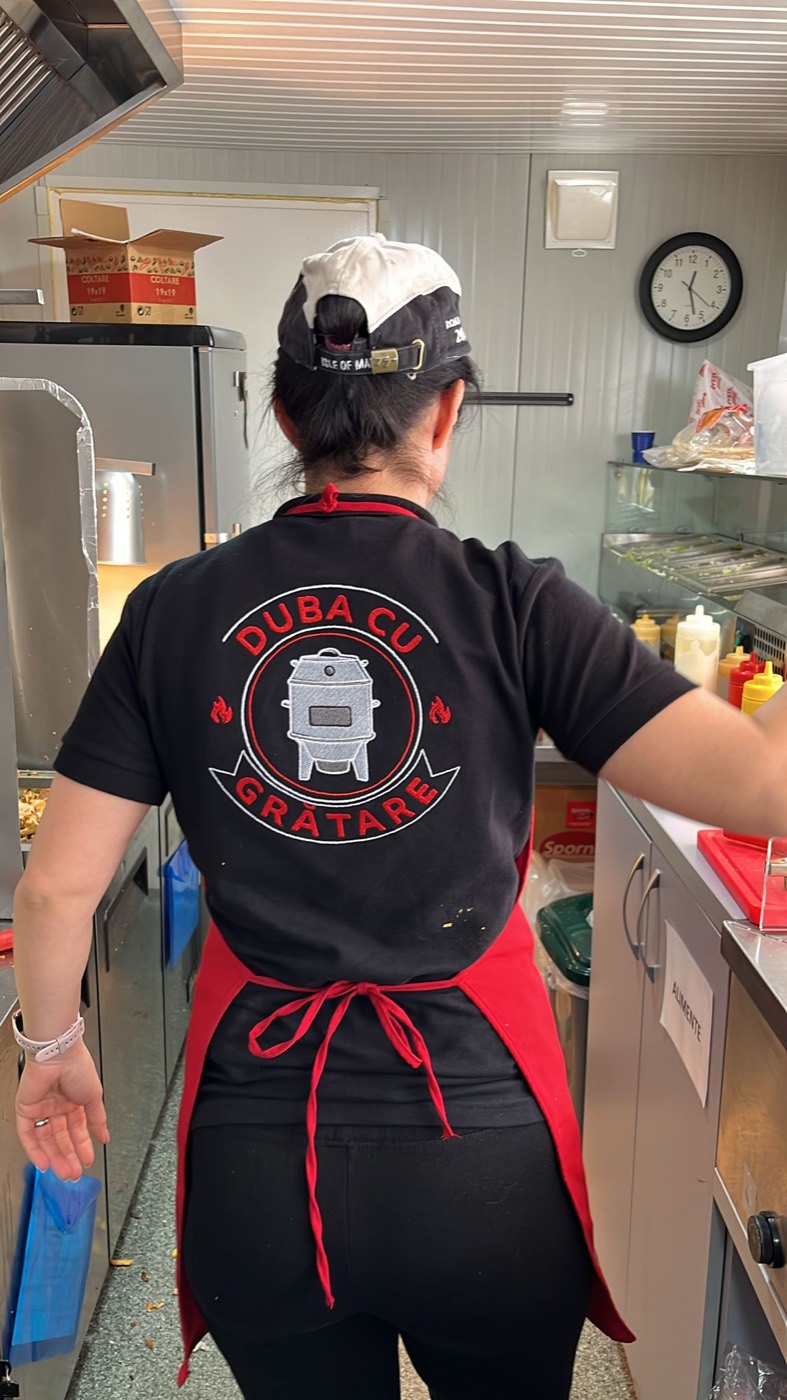 Tricou și șorț brodate — Duba cu Grătare
